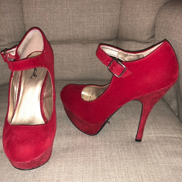 Red platforms - Picture 3 of 3